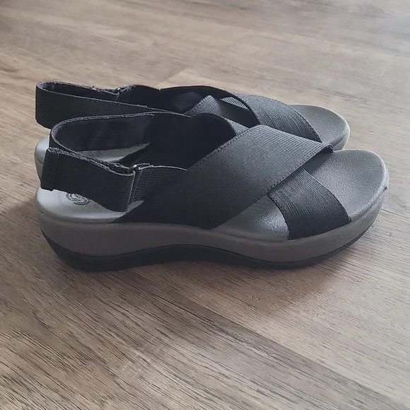 Clarks Cloudsteppers sandals women's 6 black criss-cross adjustable heel strap - Picture 9 of 9
